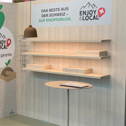 Ladenregal beleuchtet Lokal